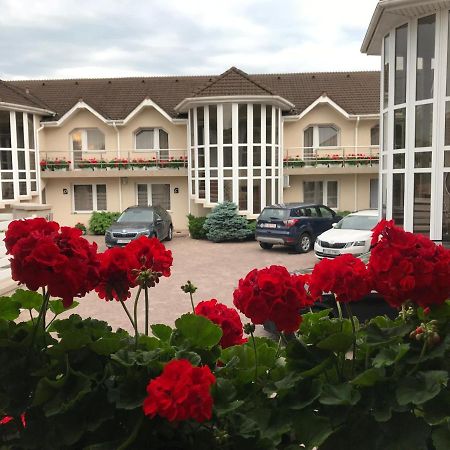 Villa Brussels เดวา ภายนอก รูปภาพ